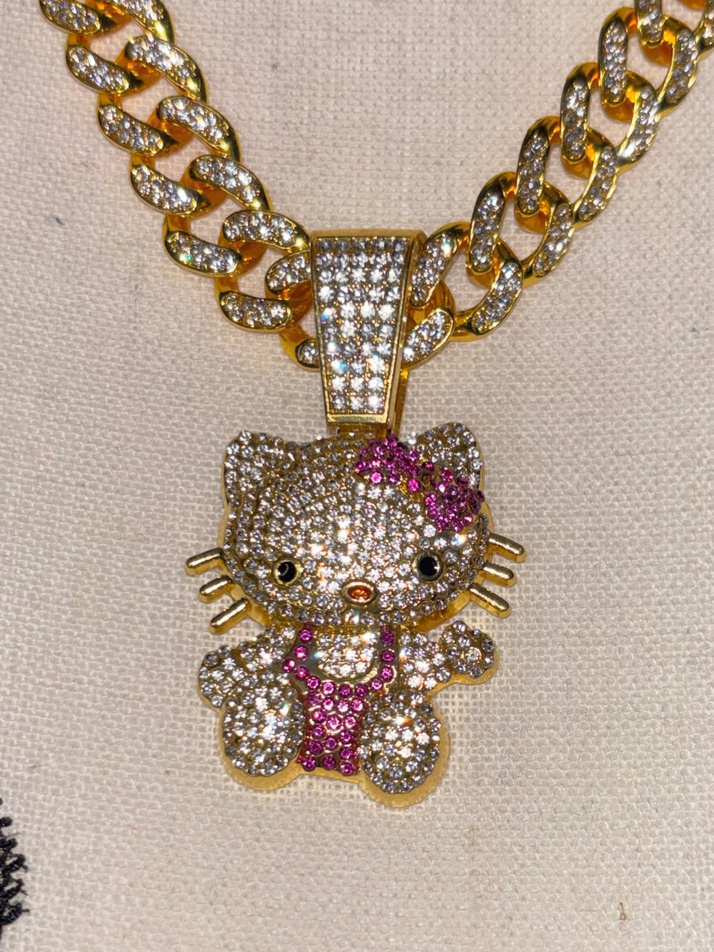 Gold tone Krystal HELLO KITTY pendant and necklace